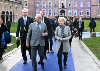 Μάριο Ντράγκι: "Η Ευρώπη χρειάζεται επενδύσεις 800 δισ. τον χρόνο για να ανταγωνιστεί ΗΠΑ και Κίνα"