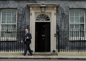 Βρετανία: Παραιτήθηκε και ο γενικός γραμματέας της κυβέρνησης Στάρμερ, Κρις Γουόρμαλντ