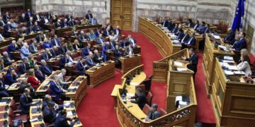 Βουλή: Με 158 "ΝΑΙ" ψηφίστηκε το νομοσχέδιο για τις Συλλογικές Συμβάσεις Εργασίας