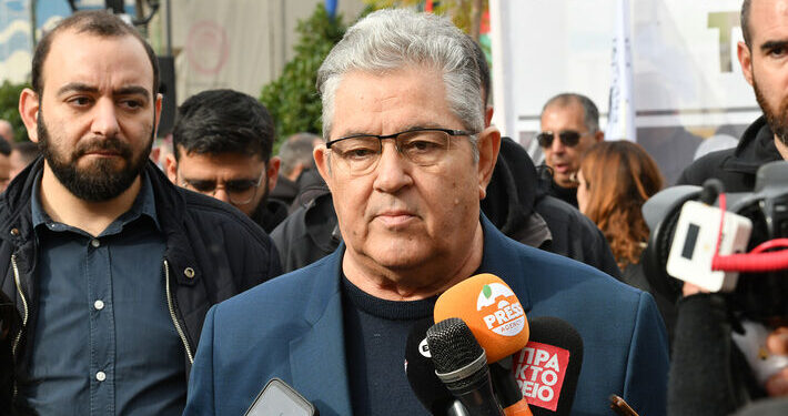 Δ. Κουτσούμπας στο πανελλαδικό συλλαλητήριο των αγροτών στο Σύνταγμα: "Είμαστε στο πλευρό των αγροτών και κτηνοτρόφων, όπως πάντα έτσι και τώρα συνεχίζουμε τον αγώνα"