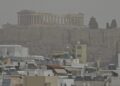 Η Αφρικανική σκόνη "έπνιξε" την Αττική και τη νότια Ελλάδα – Πότε υποχωρεί το φαινόμενο