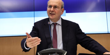 Ο Κωστής Χατζηδάκης διαψεύδει δημοσιεύματα για συνάντησή του με συνεργάτη του Έπσταϊν το 2014: «Αποκυήματα φαντασίας»