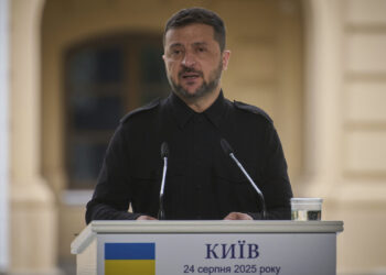 Ζελένσκι στο Axios: "Ο Ουκρανός λαός δεν θα επιτρέψει να παραδώσω το Ντονμπάς – Η συμφωνία να τεθεί σε δημοψήφισμα"