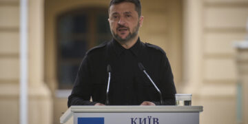 Ζελένσκι στο Axios: "Ο Ουκρανός λαός δεν θα επιτρέψει να παραδώσω το Ντονμπάς – Η συμφωνία να τεθεί σε δημοψήφισμα"