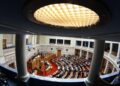 Βουλή: Κατατέθηκε το νομοσχέδιο για την επιστολική ψήφο - Εκλογική περιφέρεια με τρεις έδρες για τους απόδημους