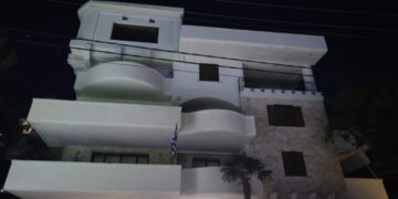 Τραγικό δυστύχημα σε διαμέρισμα στη Βάρη: Δύο εργάτες νεκροί από ηλεκτροπληξία