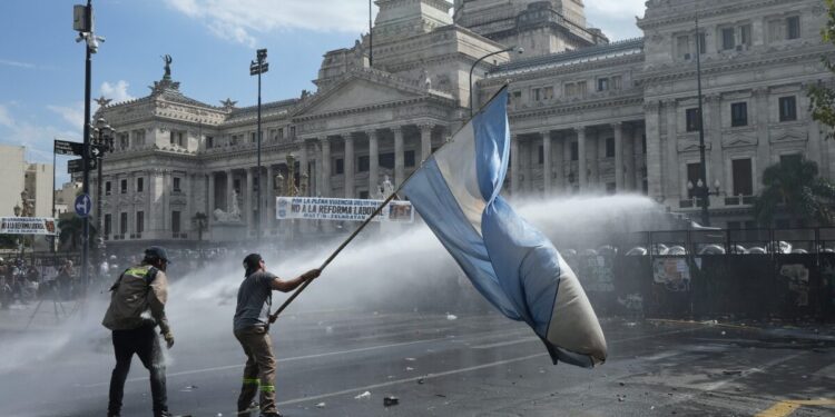 Αργεντινή: Διαδηλώσεις κατά του Μιλέι για τα μέτρα λιτότητας