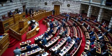 Βουλή: Σκληρή κόντρα ΝΔ – ΚΚΕ για τα επεισόδια κατά την επίσκεψη Γεωργιάδη στο Κρατικό Νίκαιας