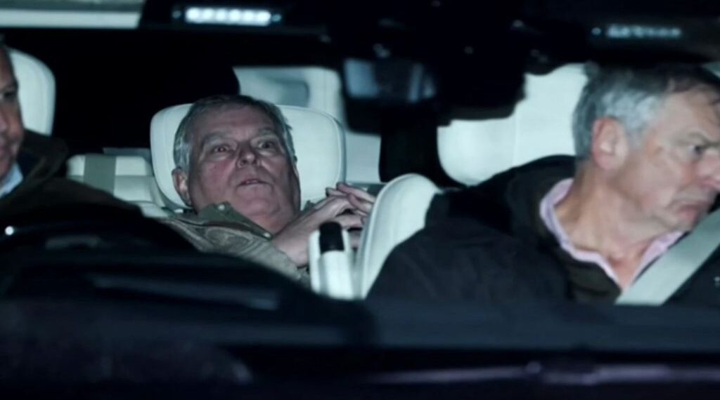 Βρετανία: Ελεύθερος, μετά από 12ωρη κράτηση, αφέθηκε ο έκπτωτος πρίγκιπας Άντριου – «Φαινόταν ζαλισμένος και σοκαρισμένος»