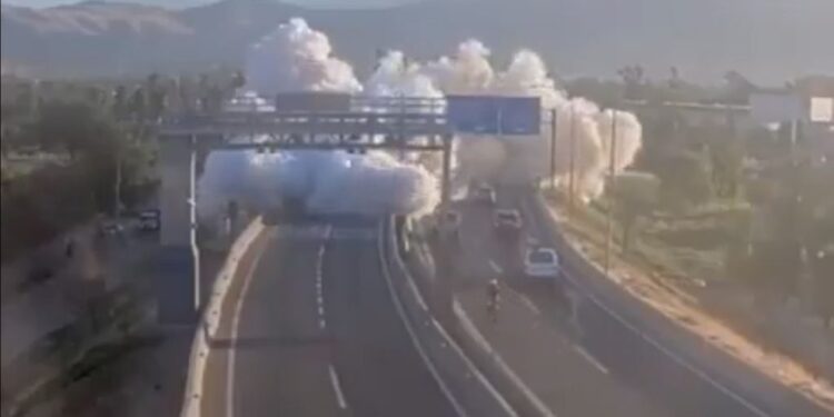 Χιλή: Σοκαριστικό δυστύχημα με έκρηξη σε βυτιοφόρο στο Σαντιάγο - Πληροφορίες για νεκρούς και τραυματίες