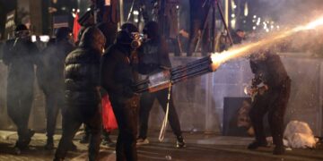 Αλβανία: Επεισόδια στα Τίρανα με συγκρούσεις διαδηλωτών με την αστυνομία