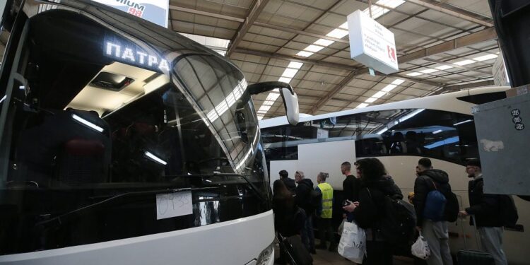 Μαζική έξοδος εκδρομέων για το τριήμερο της Καθαράς Δευτέρας – Πλημμυρίζει η Πάτρα