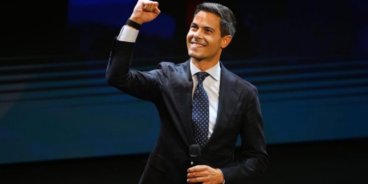 Ολλανδία: Ο 38χρονος κεντρώος Ρομπ Γιέτεν ορκίζεται σήμερα πρωθυπουργός