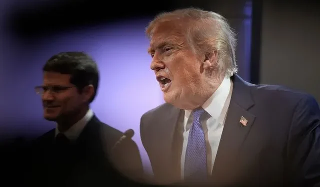 Οργή Τραμπ κατά του Ανωτάτου Δικαστηρίου: “Γελοία και ηλίθια” η απόφαση για τους δασμούς