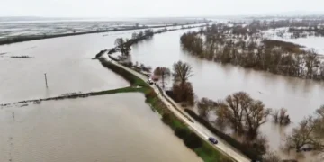 Συναγερμός για τις πλημμύρες στον Έβρο: Έσπασαν αναχώματα, αγωνιώδεις προσπάθειες να σωθούν οικισμοί
