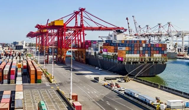 ΗΠΑ: Η Υπηρεσία Τελωνείων και Προστασίας των Συνόρων των ΗΠΑ (CBP) ανακοίνωσε ότι σταματά η είσπραξη δασμών που κρίθηκαν παράνομοι από το Ανώτατο Δικαστήριο