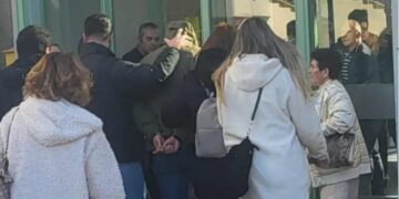 Αίγιο: Εξοργισμένοι γονείς προσπάθησαν να λιντσάρουν τον 46χρονο που πυροβόλησε παιδιά