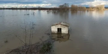 Εικόνες καταστροφής στον Έβρο: Πλημμύρισαν τεράστιες εκτάσεις γης – Στα 7 μέτρα η στάθμη του νερού