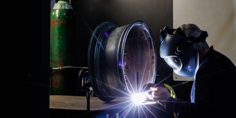 Κατώτατος μισθός: Τον Απρίλιο θα δουν αύξηση στις αποδοχές τους οι εργαζόμενοι