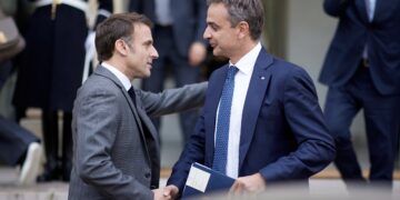 Ο Μακρόν προγραμματίζει επίσκεψη στην Ελλάδα τον Απρίλιο