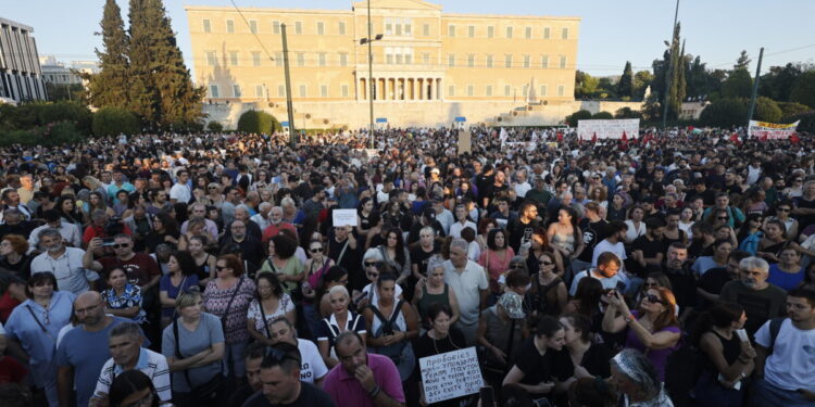 Συλλαλητήρια και απεργίες σήμερα σε όλη τη χώρα για τα Τέμπη – Πώς θα κινηθούν τα ΜΜΜ