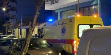 Σοβαρό ατύχημα στη Λάρισα: Στο νοσοκομείο μωρό που έπεσε από τον τρίτο όροφο