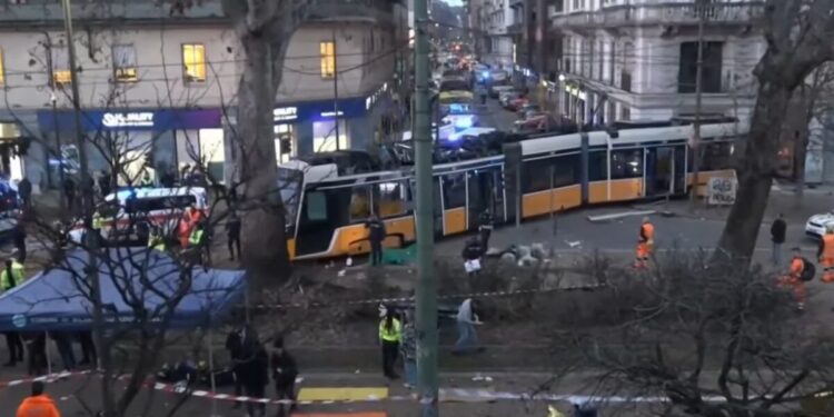 Σιδηροδρομικό δυστύχημα με εκτροχιασμό τραμ στο Μιλάνο – Δύο νεκροί