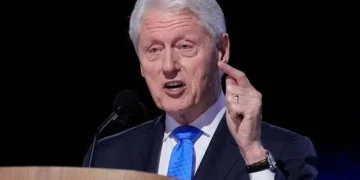 Ο Μπιλ Κλίντον στην κατάθεσή του ισχυρίζεται ότι δεν είχε ιδέα για τα εγκλήματα του Έπσταϊν