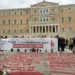 Η Νέα Αριστερά σήκωσε πανό στη μνήμη των 57 θυμάτων των Τεμπών στο Σύνταγμα