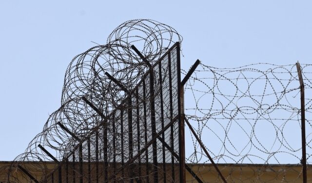 Φυλακές Δράμας και Λάρισας: Προσπάθησαν να περάσουν κινητά και λάμες με .... drone