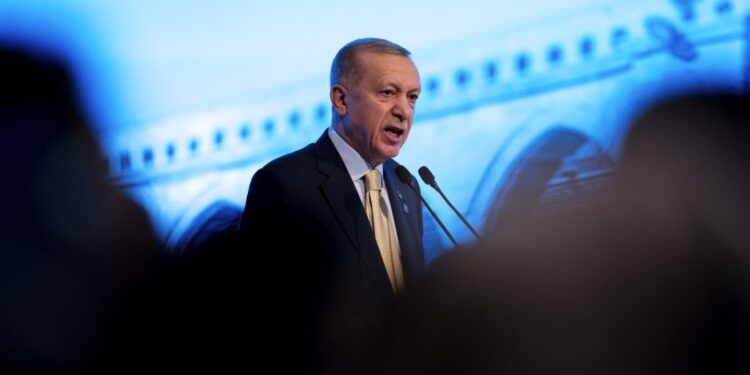 Ταγίπ Ερντογάν: «Παράνομες οι επιθέσεις στο Ιράν»