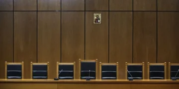 Διεκόπη η δίκη των ελεγκτών της Αρχής Διαφάνειας για τη σύμβαση 717 για τα Τέμπη– Δεν παρέστη το Δημόσιο