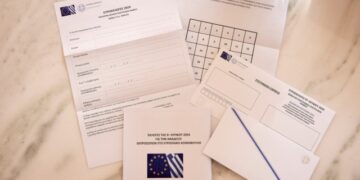 Ψηφίστηκε στη Βουλή με 201 “υπέρ” η επιστολική ψήφος αποδήμων