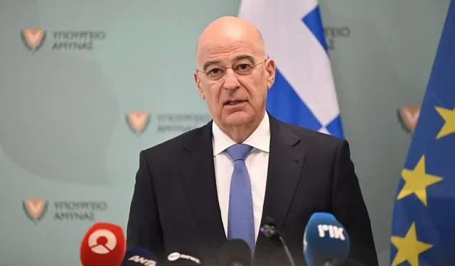 Ο Ν. Δένδιας διαψεύδει τον Κουτσούμπα για drones κατά της Σούδας