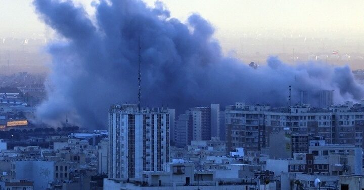 Γιγαντιαία ισραηλινή αεροπορική επίθεση στο Ιράν - Πάνω από 100 μαχητικά αεροσκάφη χτύπησαν τεράστιο στρατιωτικό συγκρότημα στην Τεχεράνη