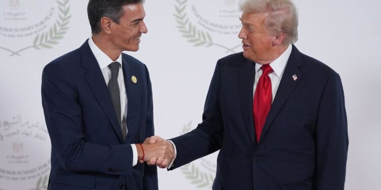 Ο Σάντσεθ διαψεύδει τον Λευκό Οίκο που ανακοίνωσε «στρατιωτική συνεργασία» της Ισπανίας με ΗΠΑ