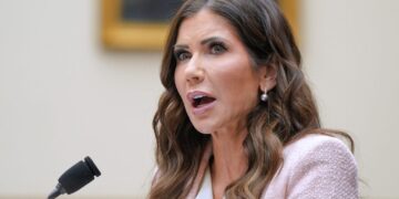 Ο Τραμπ αντικατέστησε την υπουργό Εσωτερικής Ασφαλείας, Κρίστι Νόεμ με τον Μαρκγουέιν Μάλιν