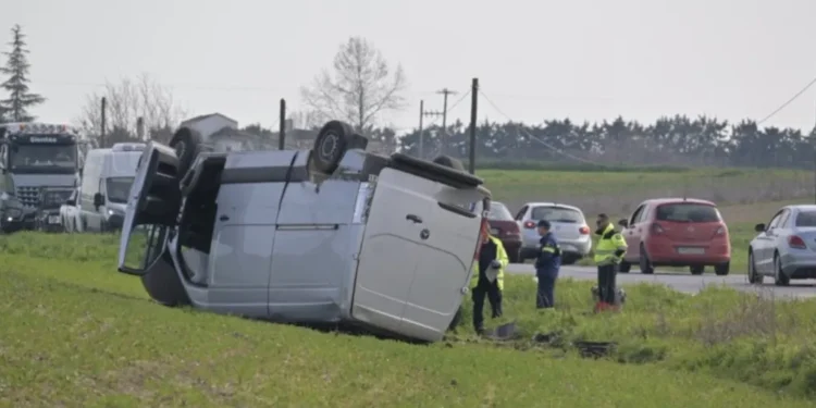 Λάρισα: Σκοτώθηκε 95χρονος οδηγός - Μπήκε στο αντίθετο ρεύμα και συγκρούστηκε με δύο οχήματα