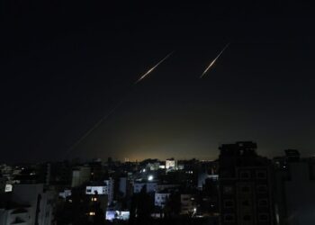 Το Ιράν ανακοίνωσε ότι εκτόξευσε πυραύλους κατά του Τελ Αβίβ