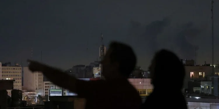 Το Ισραήλ χτύπησε πετρελαϊκές εγκαταστάσεις στην Τεχεράνη