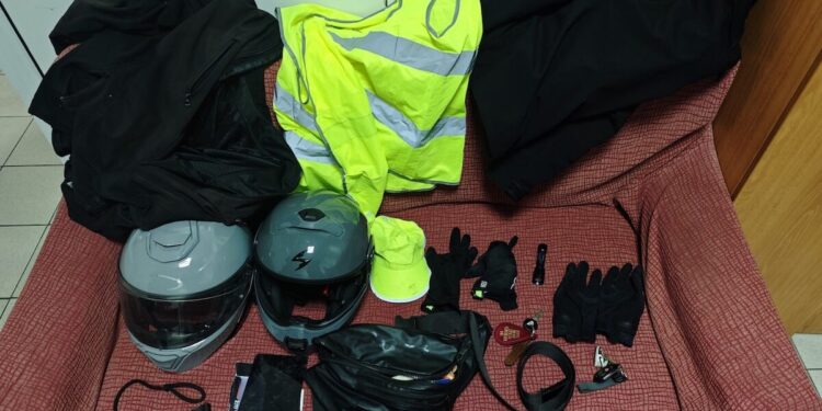 Συνελήφθησαν, μετά από καταδίωξη, στο Μοσχάτο δύο ληστές που «χτυπούσαν» Ι.Χ.