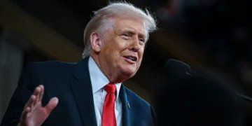 Ντόναλντ Τραμπ: «Μικρό τίμημα για την ασφάλεια των ΗΠΑ και του κόσμου» η άνοδος της τιμής του πετρελαίου πάνω από τα 100 δολάρια