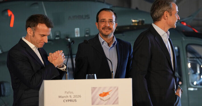 Ανακοίνωση ΚΚΕ: "Η συνάντηση Μακρόν-Μητσοτάκη-Χριστοδουλίδη σηματοδότησε την παραπέρα πολεμική εμπλοκή στο μακελειό του ιμπεριαλιστικού πολέμου"