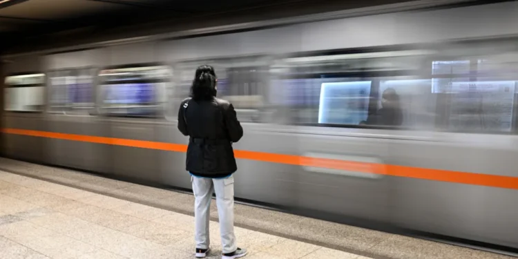 Εκκενώθηκε και αποσύρθηκε συρμός του Μετρό λόγω τεχνικής βλάβης - Δεν έκλεινε μια πόρτα βαγονιού