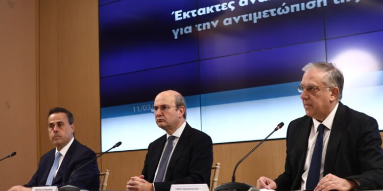 Έκτακτα μέτρα με επιβολή πλαφόν στο κέρδος καυσίμων και τροφίμων μέχρι τις 30 Ιουνίου