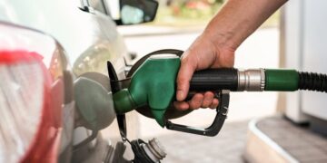 Αντιδράσεις των βενζινοπωλών για το πλαφόν: «Δεν θα πέσουν οι τιμές στα καύσιμα»