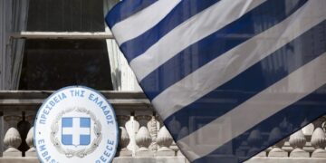 Η κυβέρνηση μεταφέρει την ελληνική πρεσβεία από την Τεχεράνη στο Μπακού του Αζερμπαϊτζάν