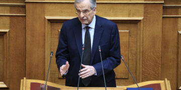 Αντώνης Σαμαράς στη Βουλή: «Δεν υπάρχουν επαγγελματίες ανησυχούντες, ερασιτέχνες εφησυχασμένοι υπάρχουν»