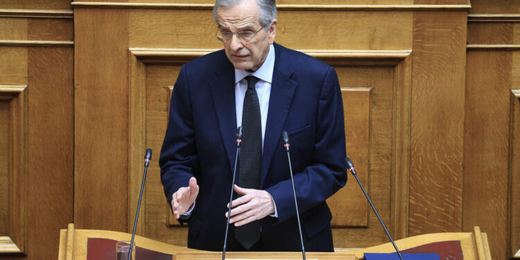 Αντώνης Σαμαράς στη Βουλή: «Δεν υπάρχουν επαγγελματίες ανησυχούντες, ερασιτέχνες εφησυχασμένοι υπάρχουν»
