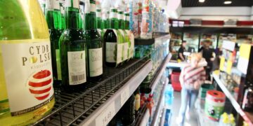Πολωνία: Το δημοτικό συμβούλιο της Βαρσοβίας απαγόρευσε την πώληση αλκοολούχων ποτών τη νύχτα 